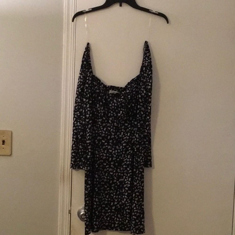 New with tags Rowa, long sleeve off the shoulder, floral print